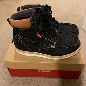 Stylish boys Levi’s boots for sale!